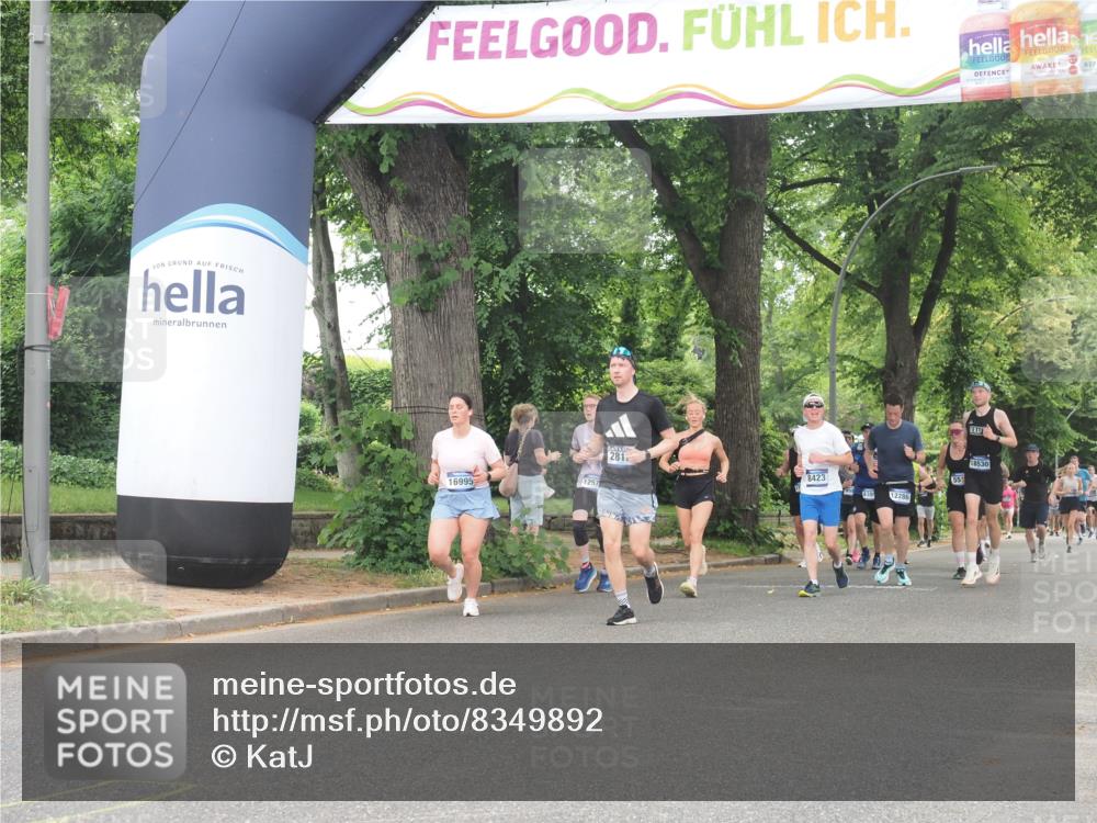 29.06.2025 - hella hamburg halbmarathon KatJ http://msf.ph/oto/8349892 29.06.2025 10:50:35 Zwischen KM18-KM19 2810, 3199, 3663 meine-sportfotos.de