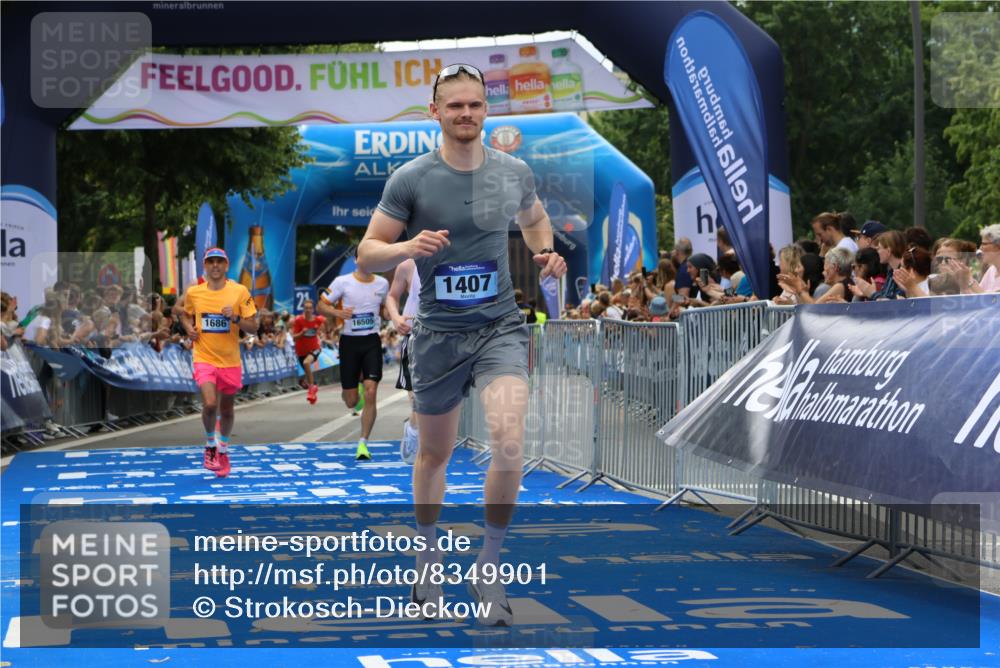 29.06.2025 - hella hamburg halbmarathon Strokosch-Dieckow http://msf.ph/oto/8349901 29.06.2025 10:32:01 Ziel 1407, 1686, 4129, 4698, 6619, 11150, 11199, 11370, 15826, 16505, 16736 meine-sportfotos.de
