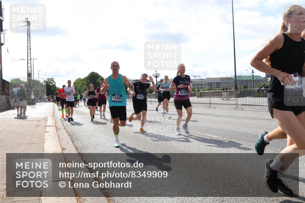 29.06.2025 - hella hamburg halbmarathon Lena Gebhardt http://msf.ph/oto/8349909 29.06.2025 10:01:05 Lombardsbrücke 3625, 13287, 6531, 4238, 759, 1130, 1387, 1420, 1583, 1611, 1726, 2006, 2091, 2354, 2363, 2474, 2490, 2936, 3059, 3141, 3625, 3740, 3983, 4068, 4238, 4249, 4319, 4370, 4616, 4708, 5033, 5418, 5870, 6138, 6147, 0000, 6443, 6487, 6531, 6591, 6714, 6757, 6835, 6924, 7658, 7757, 7759, 7761, 7846, 8045, 8046, 8255, 8326, 8478, 8632, 8923, 9124, 9553, 9555, 9577, 9932, 10074, 10188, 10271, 10383, 10576, 10599, 11465 meine-sportfotos.de