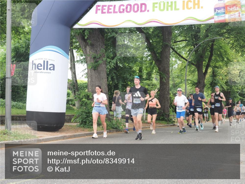 29.06.2025 - hella hamburg halbmarathon KatJ http://msf.ph/oto/8349914 29.06.2025 10:50:35 Zwischen KM18-KM19 2810, 3199, 3663 meine-sportfotos.de