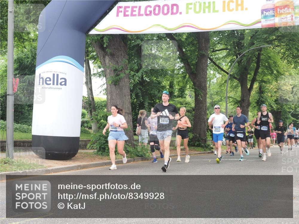 29.06.2025 - hella hamburg halbmarathon KatJ http://msf.ph/oto/8349928 29.06.2025 10:50:35 Zwischen KM18-KM19 2810, 3199, 3663 meine-sportfotos.de