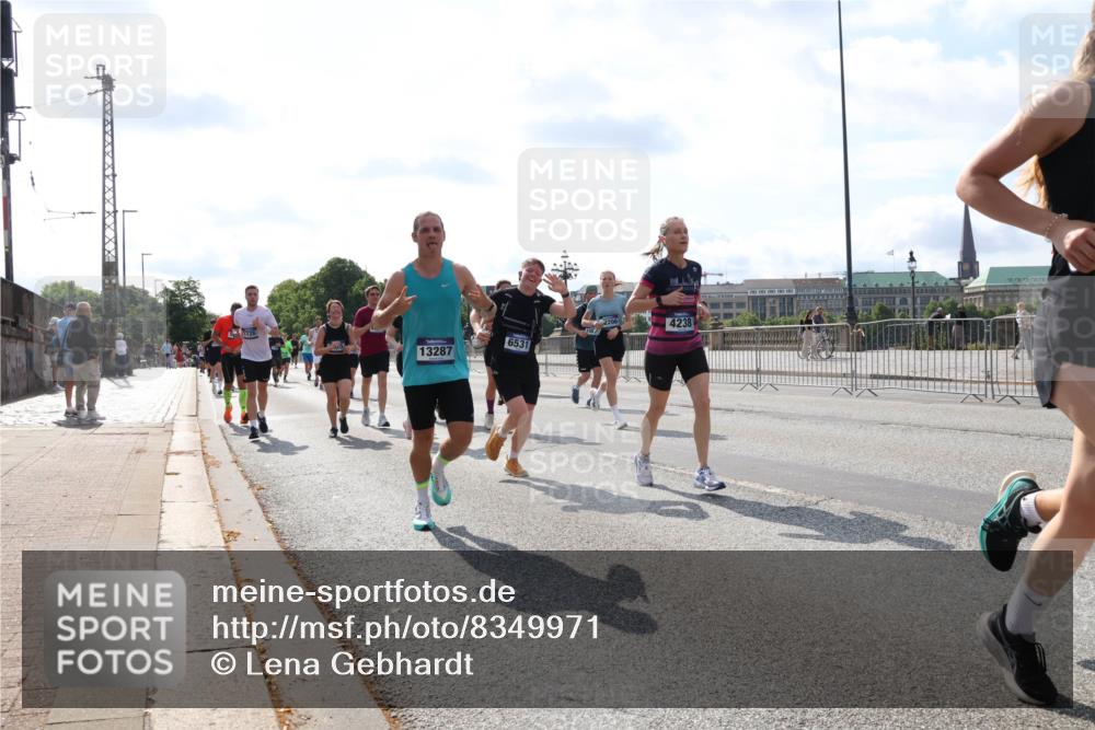 29.06.2025 - hella hamburg halbmarathon Lena Gebhardt http://msf.ph/oto/8349971 29.06.2025 10:01:05 Lombardsbrücke 1726, 13287, 6531, 4238, 1130, 1387, 1420, 1583, 1611, 1726, 2006, 2091, 2354, 2363, 2474, 2490, 2936, 3059, 3141, 3625, 3740, 3983, 4068, 4238, 4249, 4319, 4370, 4616, 4708, 5033, 5418, 5870, 6138, 6147, 0000, 6443, 6487, 6531, 6591, 6714, 6757, 6835, 6924, 7658, 7757, 7759, 7761, 7846, 8045, 8046, 8255, 8326, 8478, 8632, 8923, 9124, 9553, 9555, 9577, 9932, 10074, 10188, 10271, 10383, 10576, 10599, 11465 meine-sportfotos.de