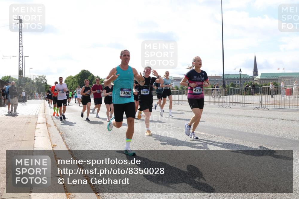 29.06.2025 - hella hamburg halbmarathon Lena Gebhardt http://msf.ph/oto/8350028 29.06.2025 10:01:05 Lombardsbrücke 13287, 6531, 705, 4238, 1130, 1387, 1420, 1583, 1611, 1726, 2006, 2091, 2354, 2363, 2474, 2490, 2936, 3059, 3141, 3625, 3740, 3983, 4068, 4238, 4249, 4319, 4370, 4616, 4708, 5033, 5418, 5870, 6138, 6147, 0000, 6443, 6487, 6531, 6591, 6714, 6757, 6835, 6924, 7658, 7757, 7759, 7761, 7846, 8045, 8046, 8255, 8326, 8478, 8632, 8923, 9124, 9553, 9555, 9577, 9932, 10074, 10188, 10271, 10383, 10576, 10599, 11465 meine-sportfotos.de