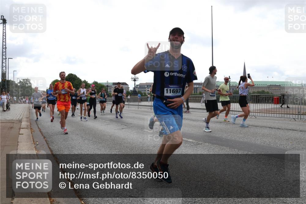 29.06.2025 - hella hamburg halbmarathon Lena Gebhardt http://msf.ph/oto/8350050 29.06.2025 10:38:39 Lombardsbrücke 5617, 1172, 11697, 669, 56, 1196, 1232, 1390, 1451, 1457, 1596, 1721, 1742, 1791, 1966, 2113, 2151, 2498, 2576, 2660, 2693, 3010, 3094, 3095, 3216, 3242, 3286, 3307, 3323, 3338, 3635, 3636, 3716, 3726, 3777, 3841, 3927, 4028, 4139, 4155, 4159, 4257, 4259, 4260, 4316, 4320, 4883, 4964, 5085, 5089, 5155, 5300, 5617, 5684, 5735, 5913, 6200, 6695, 6696, 6751, 6875, 6930, 7117, 7148, 7263, 7371, 7561, 7692, 7849, 7868, 7914, 8367, 9708, 10554 meine-sportfotos.de