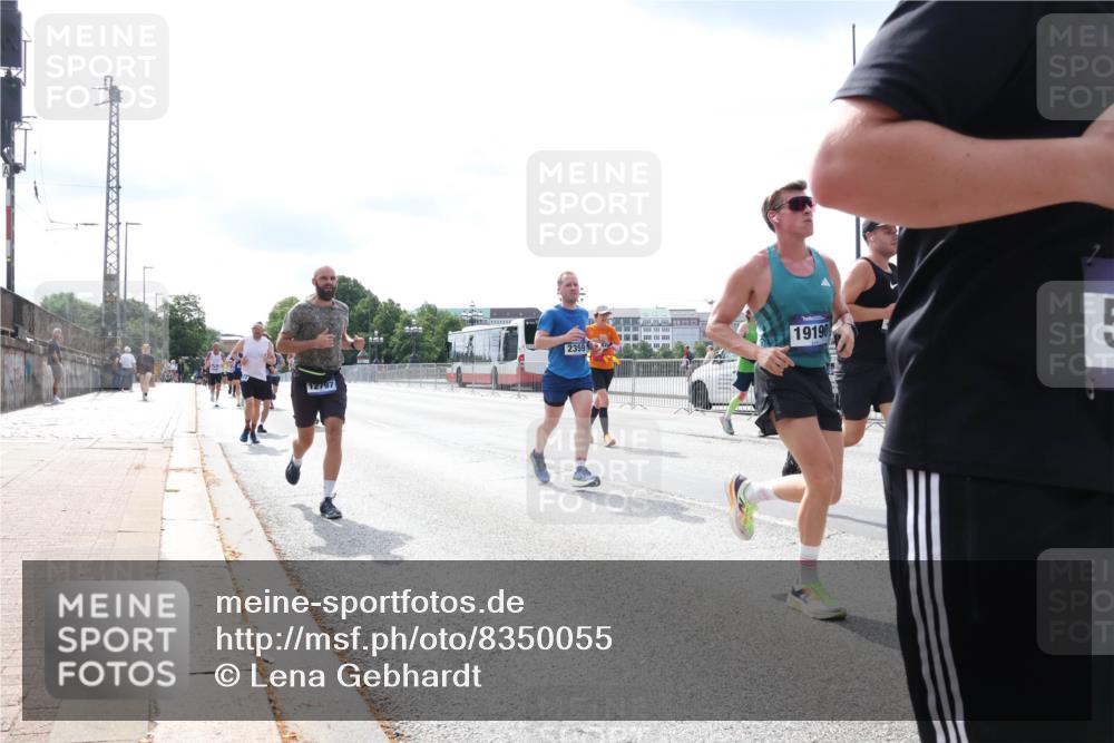 29.06.2025 - hella hamburg halbmarathon Lena Gebhardt http://msf.ph/oto/8350055 29.06.2025 10:13:45 Lombardsbrücke 12797, 2359, 19190, 1007, 1131, 1480, 1747, 1859, 2055, 2359, 2721, 2904, 2961, 2987, 3360, 3729, 4001, 4187, 4795, 4950, 5232, 5546, 5631, 5719, 6026, 6710, 6717, 6724, 7346, 7446, 7447, 7460, 7462, 7913, 8279, 8673, 9128, 9527, 9612, 9631, 10442, 10443, 10977, 11441, 12313, 12492, 12797, 12928, 12929, 13331, 13928, 15085, 15482, 15663, 15721, 15722, 15922, 16491, 17439, 17472, 17474, 17985, 18041, 18222, 18231 meine-sportfotos.de