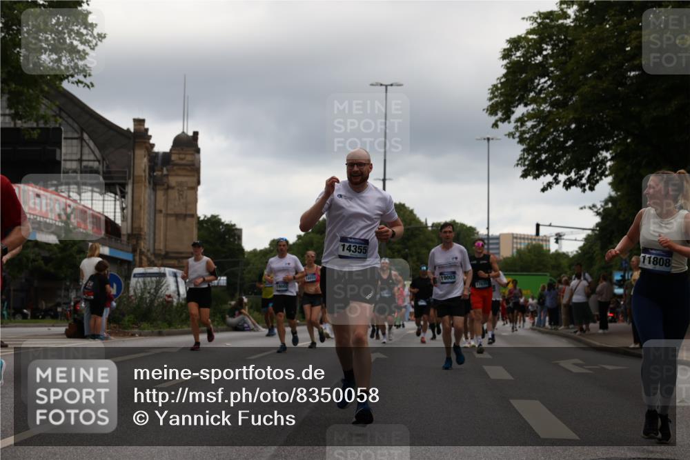 29.06.2025 - hella hamburg halbmarathon Yannick Fuchs http://msf.ph/oto/8350058 29.06.2025 10:52:41 20KM 1642, 1946, 1951, 2027, 2159, 2619, 2711, 2855, 2996, 4550, 4767, 5084, 5675, 6860, 7659, 8089, 8392, 8929, 9156, 9353, 9553, 9555, 9835, 10268, 10518, 10539, 10703, 10915, 11605, 11808, 12734, 12735, 12809, 13407, 13654, 14355, 14631, 14673, 14914, 15263, 16206, 16409, 16922, 16924, 17665, 17782, 17810, 17814, 17839, 17852, 17931, 17967, 18112, 18232, 18556, 18682, 18730, 18833, 18954, 18985, 19002, 19003 meine-sportfotos.de