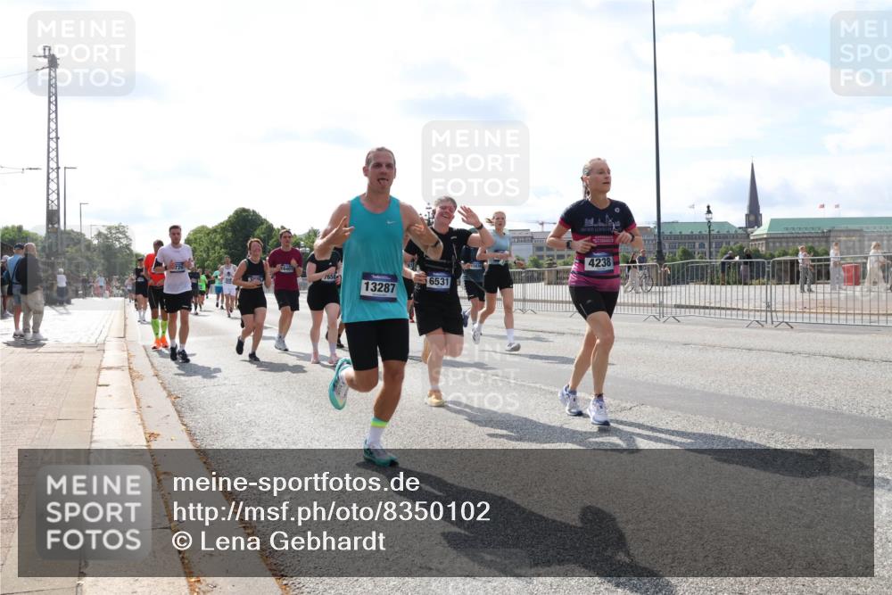 29.06.2025 - hella hamburg halbmarathon Lena Gebhardt http://msf.ph/oto/8350102 29.06.2025 10:01:05 Lombardsbrücke 16401, 1658, 6531, 13287, 15838, 4238, 1130, 1387, 1420, 1583, 1611, 1726, 2006, 2091, 2354, 2363, 2474, 2490, 2936, 3059, 3141, 3625, 3740, 3983, 4068, 4238, 4249, 4319, 4370, 4616, 4708, 5033, 5418, 5870, 6138, 6147, 0000, 6443, 6487, 6531, 6591, 6714, 6757, 6835, 6924, 7658, 7757, 7759, 7761, 7846, 8045, 8046, 8255, 8326, 8478, 8632, 8923, 9124, 9553, 9555, 9577, 9932, 10074, 10188, 10271, 10383, 10576, 10599, 11465 meine-sportfotos.de