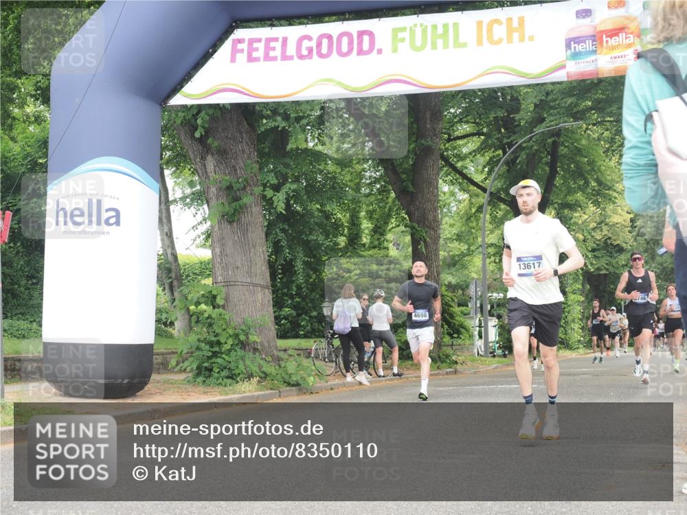 29.06.2025 - hella hamburg halbmarathon KatJ http://msf.ph/oto/8350110 29.06.2025 10:21:05 Zwischen KM18-KM19 4698 meine-sportfotos.de