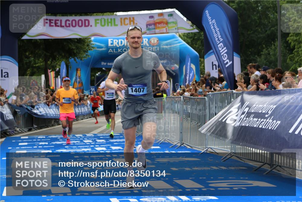 29.06.2025 - hella hamburg halbmarathon Strokosch-Dieckow http://msf.ph/oto/8350134 29.06.2025 10:32:01 Ziel 1407, 1686, 4129, 4698, 6619, 11150, 11199, 11370, 15826, 16505, 16736 meine-sportfotos.de