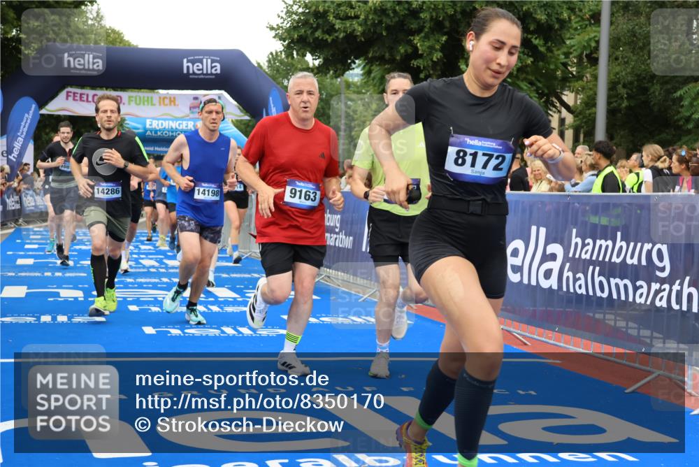 29.06.2025 - hella hamburg halbmarathon Strokosch-Dieckow http://msf.ph/oto/8350170 29.06.2025 10:52:48 Ziel 1257, 1258, 1657, 2099, 2287, 2444, 2814, 2910, 3999, 4557, 4558, 4770, 5077, 5116, 5169, 5194, 8139, 8172, 8720, 8955, 9065, 9163, 9869, 10724, 10811, 11217, 11992, 12482, 14198, 14286, 14805, 16467, 17198, 18331, 19244 meine-sportfotos.de
