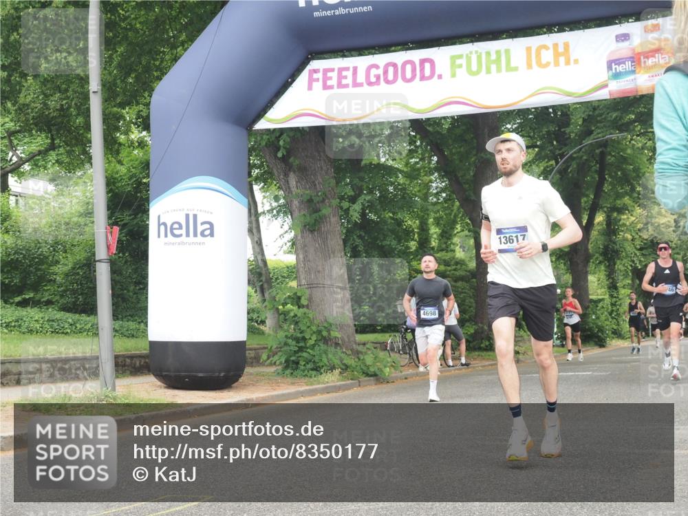 29.06.2025 - hella hamburg halbmarathon KatJ http://msf.ph/oto/8350177 29.06.2025 10:21:06 Zwischen KM18-KM19 4698 meine-sportfotos.de