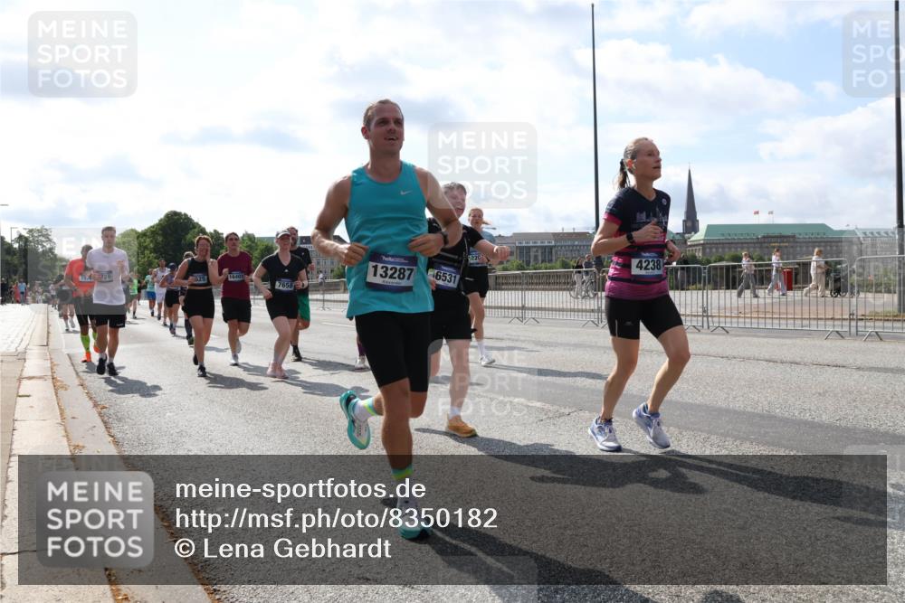 29.06.2025 - hella hamburg halbmarathon Lena Gebhardt http://msf.ph/oto/8350182 29.06.2025 10:01:05 Lombardsbrücke 587, 25, 16401, 7658, 13287, 6531, 220, 4238, 1130, 1387, 1420, 1583, 1611, 1726, 2006, 2091, 2354, 2363, 2474, 2490, 2936, 3059, 3141, 3625, 3740, 3983, 4068, 4238, 4249, 4319, 4370, 4616, 4708, 5033, 5418, 5870, 6138, 6147, 0000, 6443, 6487, 6531, 6591, 6714, 6757, 6835, 6924, 7658, 7757, 7759, 7761, 7846, 8045, 8046, 8255, 8326, 8478, 8632, 8923, 9124, 9553, 9555, 9577, 9932, 10074, 10188, 10271, 10383, 10576, 10599, 11465 meine-sportfotos.de