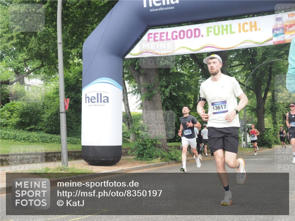 29.06.2025 - hella hamburg halbmarathon KatJ http://msf.ph/oto/8350197 29.06.2025 10:21:06 Zwischen KM18-KM19 4698 meine-sportfotos.de