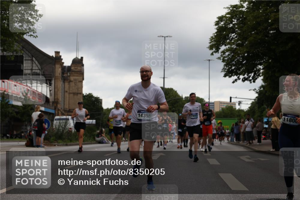 29.06.2025 - hella hamburg halbmarathon Yannick Fuchs http://msf.ph/oto/8350205 29.06.2025 10:52:41 20KM 1642, 1946, 1951, 2027, 2159, 2619, 2711, 2855, 2996, 4550, 4767, 5084, 5675, 6860, 7659, 8089, 8392, 8929, 9156, 9353, 9553, 9555, 9835, 10268, 10518, 10539, 10703, 10915, 11605, 11808, 12734, 12735, 12809, 13407, 13654, 14355, 14631, 14673, 14914, 15263, 16206, 16409, 16922, 16924, 17665, 17782, 17810, 17814, 17839, 17852, 17931, 17967, 18112, 18232, 18556, 18682, 18730, 18833, 18954, 18985, 19002, 19003 meine-sportfotos.de