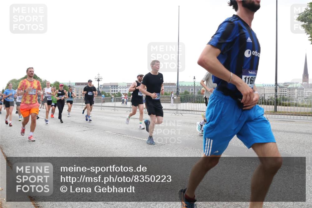29.06.2025 - hella hamburg halbmarathon Lena Gebhardt http://msf.ph/oto/8350223 29.06.2025 10:38:40 Lombardsbrücke 5617, 11728, 756, 116, 56, 1232, 1390, 1451, 1457, 1596, 1721, 1742, 1791, 2113, 2151, 2498, 2524, 2576, 2660, 2693, 3010, 3094, 3095, 3216, 3242, 3286, 3307, 3323, 3338, 3635, 3636, 3716, 3726, 3777, 3841, 3927, 4028, 4139, 4155, 4159, 4257, 4259, 4260, 4316, 4320, 4883, 4964, 5085, 5089, 5155, 5300, 5617, 5684, 5735, 5913, 6200, 6695, 6696, 6751, 6875, 6930, 7117, 7148, 7263, 7371, 7561, 7692, 7849, 7868, 8367, 8783, 9708, 10554 meine-sportfotos.de