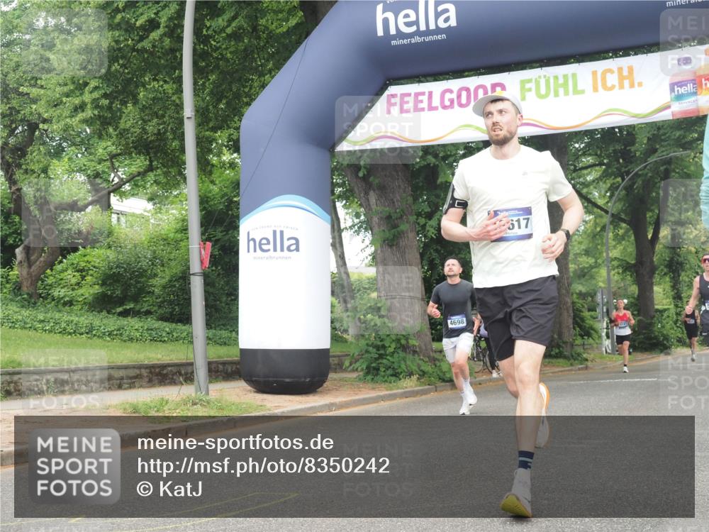 29.06.2025 - hella hamburg halbmarathon KatJ http://msf.ph/oto/8350242 29.06.2025 10:21:06 Zwischen KM18-KM19 4698 meine-sportfotos.de
