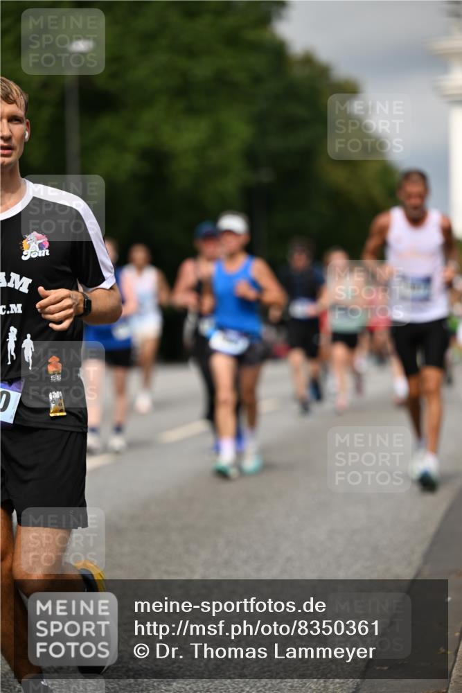 29.06.2025 - hella hamburg halbmarathon Dr. Thomas Lammeyer http://msf.ph/oto/8350361 29.06.2025 10:18:31 Kennedybrücke 1071, 1131, 1480, 1728, 2990, 3020, 3025, 3154, 3454, 3691, 3728, 3756, 3834, 5191, 5546, 5670, 6028, 6083, 6181, 6366, 6717, 6724, 7209, 7442, 7840, 7991, 8055, 8147, 8409, 8563, 8755, 9173, 9663, 10224, 10610, 10977 meine-sportfotos.de