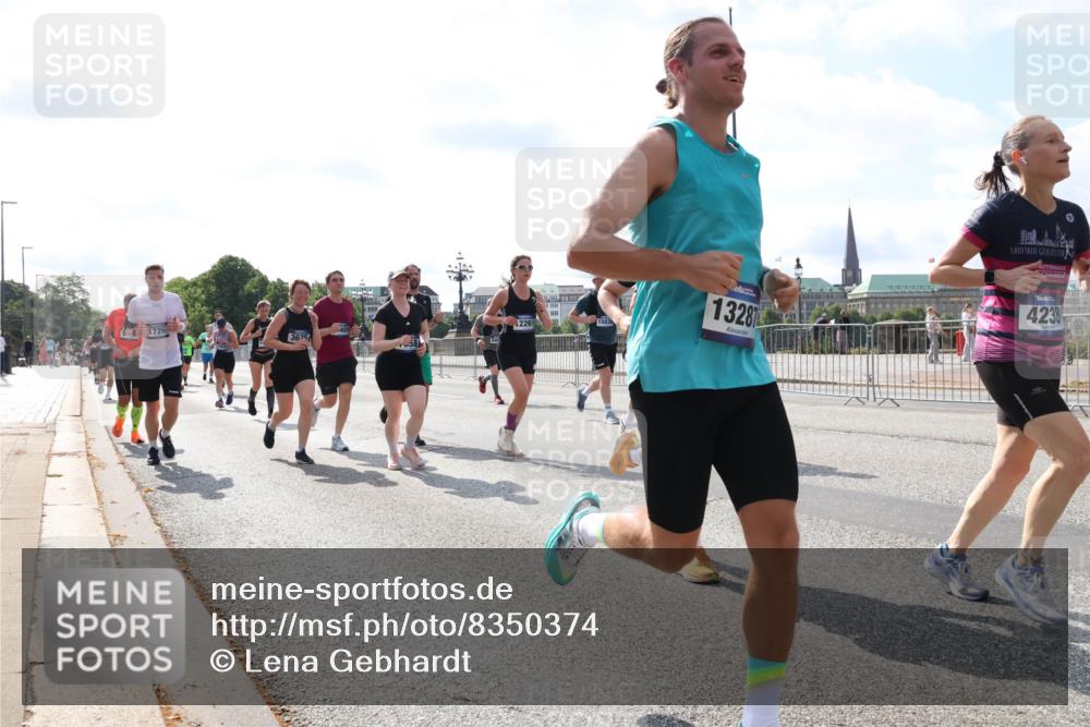 29.06.2025 - hella hamburg halbmarathon Lena Gebhardt http://msf.ph/oto/8350374 29.06.2025 10:01:06 Lombardsbrücke 1726, 2261, 3625, 1328, 4238, 1130, 1387, 1420, 1583, 1611, 1726, 2006, 2091, 2354, 2363, 2474, 2490, 2936, 3059, 3141, 3625, 3740, 3983, 4068, 4238, 4249, 4319, 4370, 4616, 4649, 4708, 5033, 5418, 5870, 6138, 6147, 0000, 6443, 6487, 6531, 6591, 6714, 6757, 6835, 6924, 7658, 7757, 7759, 7761, 7846, 8045, 8046, 8255, 8326, 8478, 8632, 8923, 9124, 9553, 9555, 9577, 9932, 10074, 10188, 10271, 10383, 10576, 10599, 11465 meine-sportfotos.de