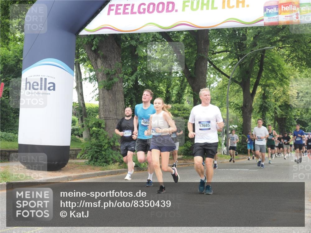 29.06.2025 - hella hamburg halbmarathon KatJ http://msf.ph/oto/8350439 29.06.2025 10:50:45 Zwischen KM18-KM19 4389, 5511, 6966 meine-sportfotos.de