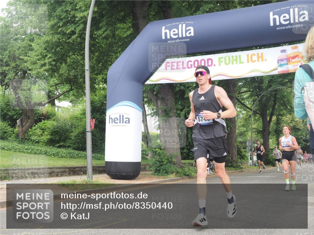 29.06.2025 - hella hamburg halbmarathon KatJ http://msf.ph/oto/8350440 29.06.2025 10:21:09 Zwischen KM18-KM19 4129, 4698, 5746 meine-sportfotos.de