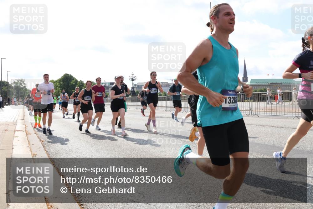 29.06.2025 - hella hamburg halbmarathon Lena Gebhardt http://msf.ph/oto/8350466 29.06.2025 10:01:06 Lombardsbrücke 6401, 5870, 036, 3625, 12261, 13281, 1130, 1387, 1420, 1583, 1611, 1726, 2006, 2091, 2354, 2363, 2474, 2490, 2936, 3059, 3141, 3625, 3740, 3983, 4068, 4238, 4249, 4319, 4370, 4616, 4649, 4708, 5033, 5418, 5870, 6138, 6147, 0000, 6443, 6487, 6531, 6591, 6714, 6757, 6835, 6924, 7658, 7757, 7759, 7761, 7846, 8045, 8046, 8255, 8326, 8478, 8632, 8923, 9124, 9553, 9555, 9577, 9932, 10074, 10188, 10271, 10383, 10576, 10599, 11465 meine-sportfotos.de
