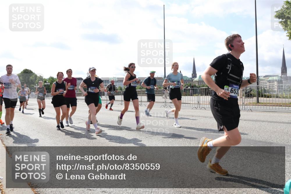 29.06.2025 - hella hamburg halbmarathon Lena Gebhardt http://msf.ph/oto/8350559 29.06.2025 10:01:06 Lombardsbrücke 1726, 16401, 765, 12261, 1583, 06, 653, 1130, 1387, 1420, 1583, 1611, 1726, 2006, 2091, 2354, 2363, 2474, 2490, 2936, 3059, 3141, 3625, 3740, 3983, 4068, 4238, 4249, 4319, 4370, 4616, 4649, 4708, 5033, 5418, 5870, 6138, 6147, 0000, 6443, 6487, 6531, 6591, 6714, 6757, 6835, 6924, 7658, 7757, 7759, 7761, 7846, 8045, 8046, 8255, 8326, 8478, 8632, 8923, 9124, 9553, 9555, 9577, 9932, 10074, 10188, 10271, 10383, 10576, 10599, 11465 meine-sportfotos.de