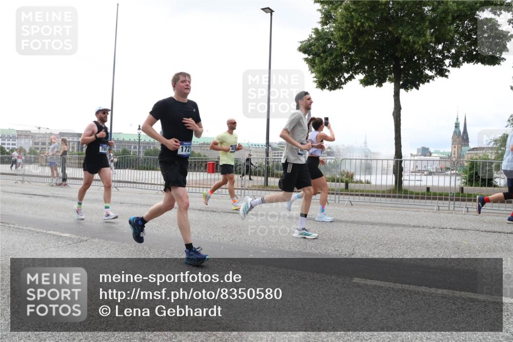 29.06.2025 - hella hamburg halbmarathon Lena Gebhardt http://msf.ph/oto/8350580 29.06.2025 10:38:40 Lombardsbrücke 756, 1721, 56, 1232, 1390, 1451, 1457, 1596, 1721, 1742, 1791, 2113, 2151, 2498, 2524, 2576, 2660, 2693, 3010, 3094, 3095, 3216, 3242, 3286, 3307, 3323, 3338, 3635, 3636, 3716, 3726, 3777, 3841, 3927, 4028, 4139, 4155, 4159, 4257, 4259, 4260, 4316, 4320, 4883, 4964, 5085, 5089, 5155, 5300, 5617, 5684, 5735, 5913, 6200, 6695, 6696, 6751, 6875, 6930, 7117, 7148, 7263, 7371, 7561, 7692, 7849, 7868, 8367, 8783, 9708, 10554 meine-sportfotos.de