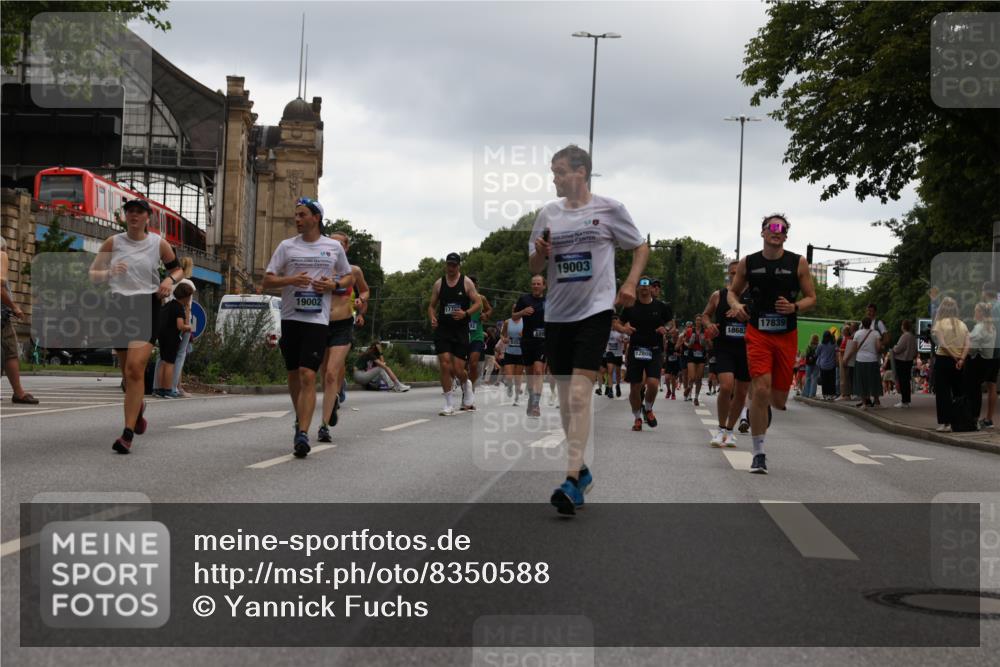 29.06.2025 - hella hamburg halbmarathon Yannick Fuchs http://msf.ph/oto/8350588 29.06.2025 10:52:43 20KM 1642, 1946, 1951, 2027, 2159, 2619, 2711, 2855, 2996, 5084, 6208, 6636, 6860, 7659, 8089, 8392, 8929, 9156, 9353, 9553, 9555, 9835, 10268, 10518, 10539, 10915, 11605, 11808, 12734, 12735, 12809, 13407, 13654, 14355, 14631, 14673, 14914, 15263, 16206, 16409, 16922, 16924, 17665, 17782, 17810, 17814, 17839, 17852, 17931, 17967, 18112, 18232, 18556, 18682, 18730, 18833, 18954, 18985, 19002, 19003 meine-sportfotos.de