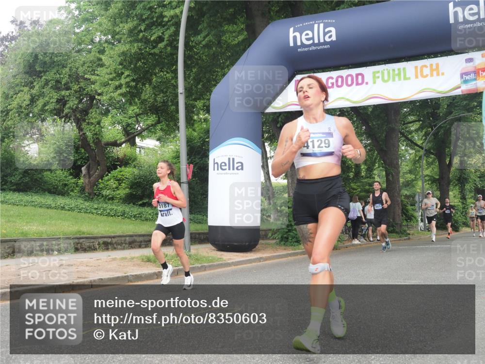 29.06.2025 - hella hamburg halbmarathon KatJ http://msf.ph/oto/8350603 29.06.2025 10:21:12 Zwischen KM18-KM19 4129, 4698, 5187, 5746 meine-sportfotos.de