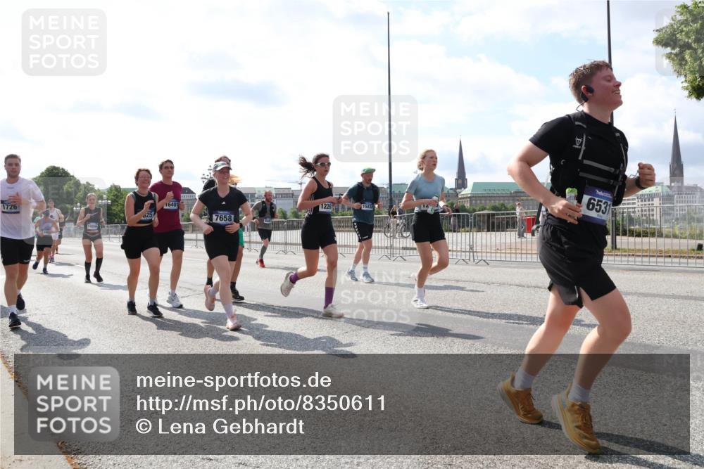 29.06.2025 - hella hamburg halbmarathon Lena Gebhardt http://msf.ph/oto/8350611 29.06.2025 10:01:06 Lombardsbrücke 1726, 625, 16401, 12261, 15838, 7658, 6531, 1130, 1387, 1420, 1583, 1611, 1726, 2006, 2091, 2354, 2363, 2474, 2490, 2936, 3059, 3141, 3625, 3740, 3983, 4068, 4238, 4249, 4319, 4370, 4616, 4649, 4708, 5033, 5418, 5870, 6138, 6147, 0000, 6443, 6487, 6531, 6591, 6714, 6757, 6835, 6924, 7658, 7757, 7759, 7761, 7846, 8045, 8046, 8255, 8326, 8478, 8632, 8923, 9124, 9553, 9555, 9577, 9932, 10074, 10188, 10271, 10383, 10576, 10599, 11465 meine-sportfotos.de