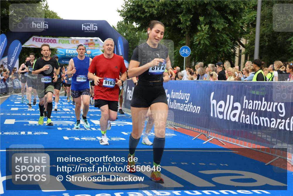 29.06.2025 - hella hamburg halbmarathon Strokosch-Dieckow http://msf.ph/oto/8350646 29.06.2025 10:52:48 Ziel 1257, 1258, 1657, 2099, 2287, 2444, 2814, 2910, 3999, 4557, 4558, 4770, 5077, 5116, 5169, 5194, 8139, 8172, 8720, 8955, 9065, 9163, 9869, 10724, 10811, 11217, 11992, 12482, 14198, 14286, 14805, 16467, 17198, 18331, 19244 meine-sportfotos.de