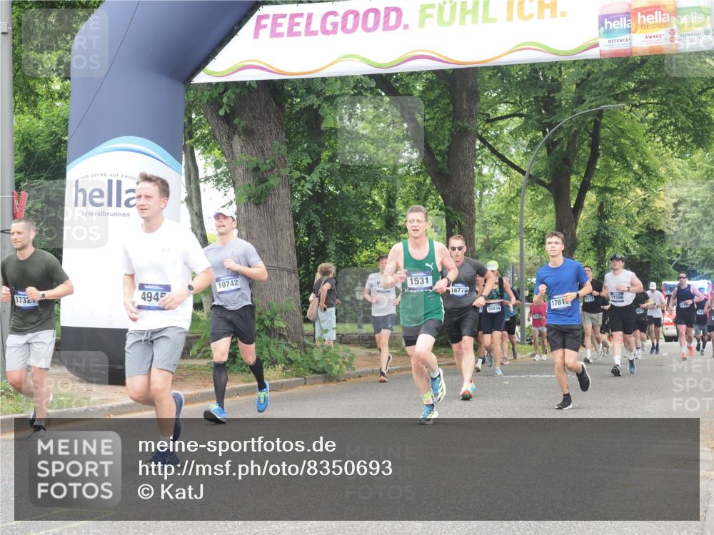 29.06.2025 - hella hamburg halbmarathon KatJ http://msf.ph/oto/8350693 29.06.2025 10:50:50 Zwischen KM18-KM19 1531, 4945, 6966 meine-sportfotos.de
