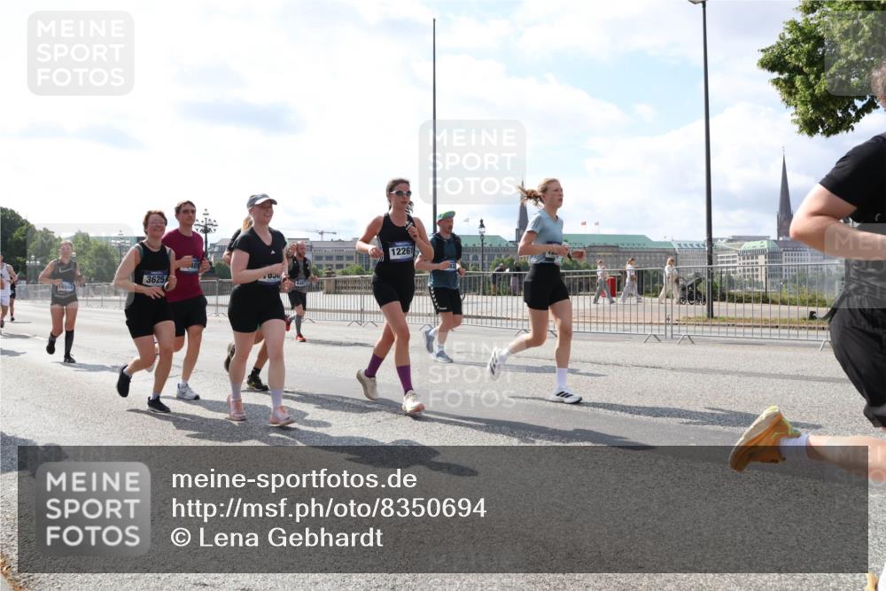 29.06.2025 - hella hamburg halbmarathon Lena Gebhardt http://msf.ph/oto/8350694 29.06.2025 10:01:06 Lombardsbrücke 3625, 030, 12261, 1130, 1387, 1420, 1583, 1611, 1726, 2006, 2091, 2354, 2363, 2474, 2490, 2936, 3059, 3141, 3625, 3740, 3983, 4068, 4238, 4249, 4319, 4370, 4616, 4649, 4708, 5033, 5418, 5870, 6138, 6147, 0000, 6443, 6487, 6531, 6591, 6714, 6757, 6835, 6924, 7658, 7757, 7759, 7761, 7846, 8045, 8046, 8255, 8326, 8478, 8632, 8923, 9124, 9553, 9555, 9577, 9932, 10074, 10188, 10271, 10383, 10576, 10599, 11465 meine-sportfotos.de