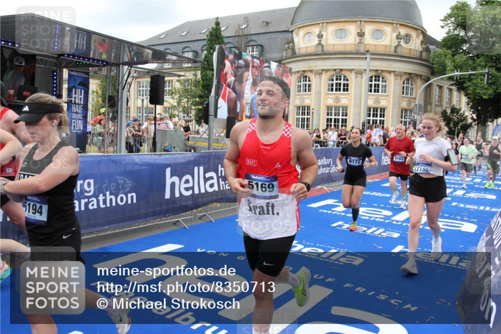 29.06.2025 - hella hamburg halbmarathon Michael Strokosch http://msf.ph/oto/8350713 29.06.2025 10:52:53 Ziel 1257, 1258, 1657, 2099, 2444, 2814, 2910, 4557, 4558, 5077, 5169, 5194, 8172, 8720, 8955, 9065, 9163, 10724, 10811, 11217, 11992, 14198, 14286, 14805, 17198, 18331, 19244 meine-sportfotos.de