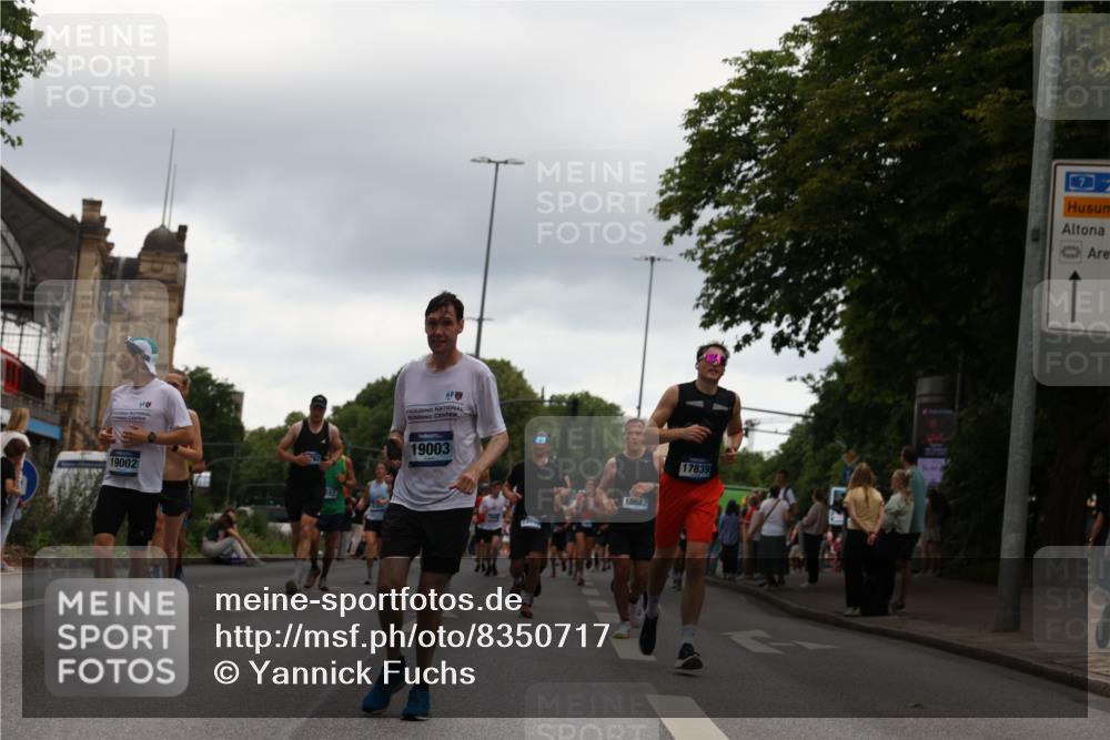29.06.2025 - hella hamburg halbmarathon Yannick Fuchs http://msf.ph/oto/8350717 29.06.2025 10:52:44 20KM 1642, 1946, 1951, 2027, 2159, 2619, 2711, 2855, 2996, 5084, 6208, 6636, 6860, 7659, 8089, 8392, 8929, 9156, 9353, 9553, 9555, 9835, 10268, 10518, 10539, 10915, 11605, 11808, 12734, 12735, 12809, 13407, 13654, 14355, 14631, 14673, 14914, 15263, 16206, 16409, 16922, 16924, 17665, 17782, 17810, 17814, 17839, 17852, 17931, 17967, 18112, 18232, 18556, 18682, 18730, 18833, 18954, 19002, 19003 meine-sportfotos.de