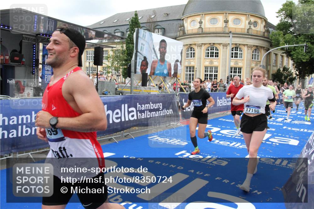 29.06.2025 - hella hamburg halbmarathon Michael Strokosch http://msf.ph/oto/8350724 29.06.2025 10:52:53 Ziel 1257, 1258, 1657, 2099, 2444, 2814, 2910, 4557, 4558, 5077, 5169, 5194, 8172, 8720, 8955, 9065, 9163, 10724, 10811, 11217, 11992, 14198, 14286, 14805, 17198, 18331, 19244 meine-sportfotos.de
