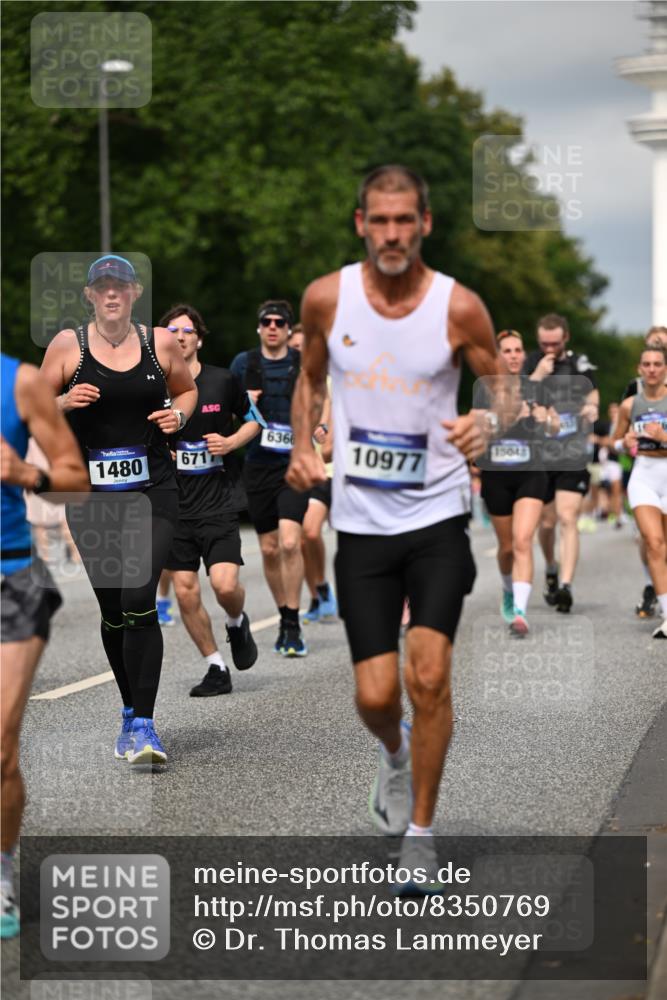 29.06.2025 - hella hamburg halbmarathon Dr. Thomas Lammeyer http://msf.ph/oto/8350769 29.06.2025 10:18:33 Kennedybrücke 1071, 1131, 1480, 1728, 2046, 3020, 3025, 3154, 3454, 3691, 3728, 3756, 3834, 5191, 6028, 6083, 6181, 6366, 6717, 6724, 7209, 7442, 7446, 7447, 7840, 8055, 8409, 8563, 8755, 9173, 9663, 10224, 10610, 10977 meine-sportfotos.de