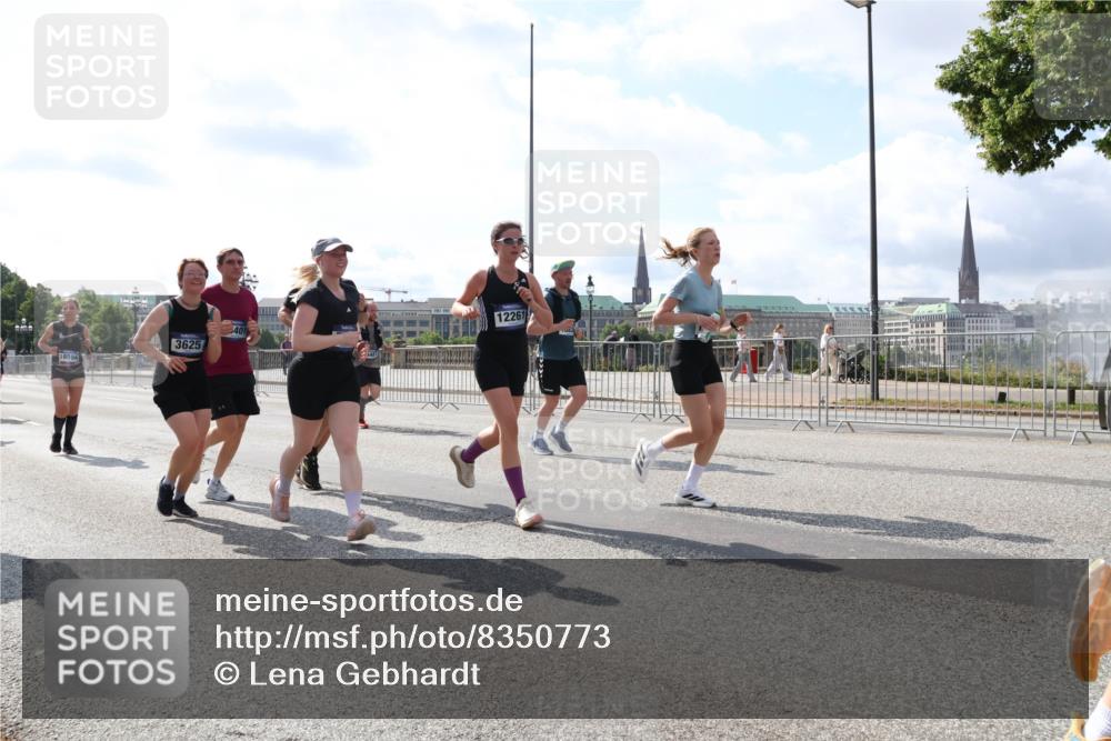 29.06.2025 - hella hamburg halbmarathon Lena Gebhardt http://msf.ph/oto/8350773 29.06.2025 10:01:07 Lombardsbrücke 16594, 3625, 6401, 12261, 1130, 1387, 1420, 1583, 1611, 1726, 2006, 2091, 2354, 2363, 2474, 2490, 2936, 3059, 3141, 3425, 3625, 3740, 3983, 4068, 4238, 4249, 4319, 4370, 4616, 4649, 4708, 5033, 5418, 5870, 6087, 6138, 6147, 0000, 6443, 6487, 6531, 6591, 6714, 6757, 6835, 6924, 7287, 7658, 7757, 7759, 7761, 7846, 8045, 8046, 8255, 8326, 8478, 8632, 8923, 9124, 9553, 9555, 9577, 9932, 10074, 10188, 10271, 10383, 10576, 11465 meine-sportfotos.de