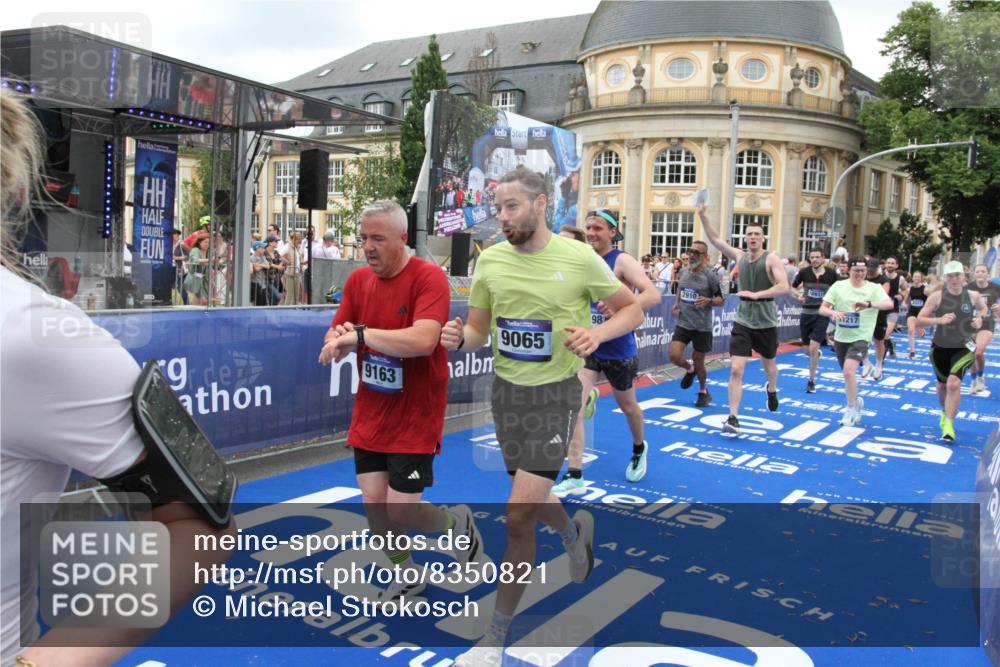 29.06.2025 - hella hamburg halbmarathon Michael Strokosch http://msf.ph/oto/8350821 29.06.2025 10:52:54 Ziel 1257, 1258, 1657, 2099, 2444, 2814, 2910, 4557, 4558, 5077, 5169, 5194, 8139, 8172, 8720, 8955, 9065, 9163, 10724, 10811, 11217, 11992, 14198, 14286, 14805, 17198, 19244 meine-sportfotos.de