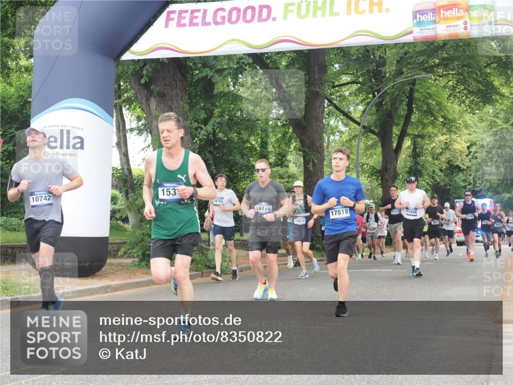 29.06.2025 - hella hamburg halbmarathon KatJ http://msf.ph/oto/8350822 29.06.2025 10:50:51 Zwischen KM18-KM19 1531, 4945, 6966 meine-sportfotos.de