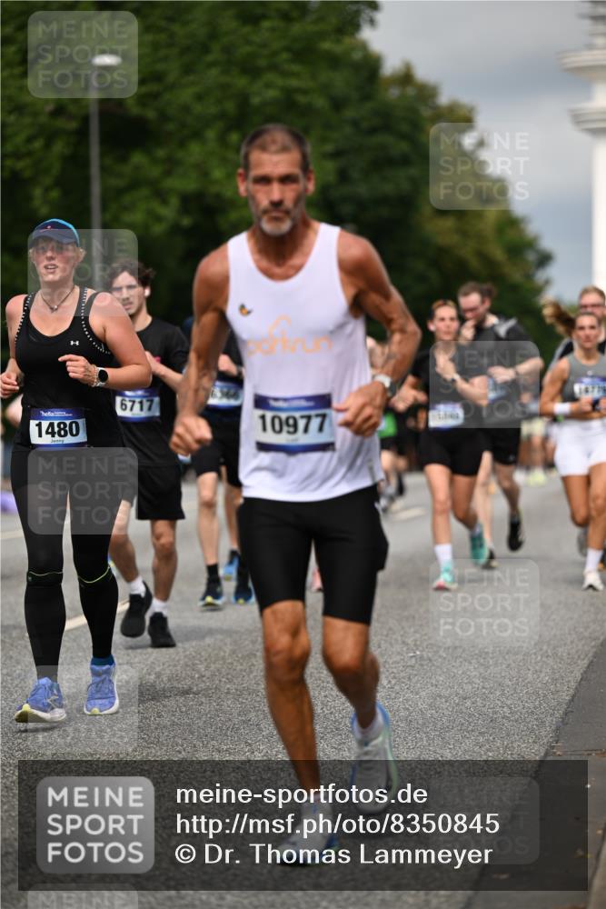 29.06.2025 - hella hamburg halbmarathon Dr. Thomas Lammeyer http://msf.ph/oto/8350845 29.06.2025 10:18:34 Kennedybrücke 1071, 1131, 1480, 1728, 2046, 3020, 3025, 3154, 3454, 3691, 3728, 3756, 3834, 5191, 6028, 6083, 6181, 6366, 6717, 6724, 7209, 7442, 7446, 7447, 7840, 8055, 8409, 8563, 8755, 9173, 9663, 10224, 10610, 10977 meine-sportfotos.de