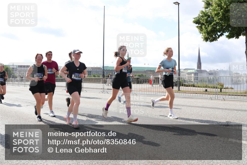 29.06.2025 - hella hamburg halbmarathon Lena Gebhardt http://msf.ph/oto/8350846 29.06.2025 10:01:07 Lombardsbrücke 56594, 3625, 1640, 7658, 1225, 1130, 1387, 1420, 1583, 1611, 1726, 2006, 2091, 2354, 2363, 2474, 2490, 2936, 3059, 3141, 3425, 3625, 3740, 3983, 4068, 4238, 4249, 4319, 4370, 4616, 4649, 4708, 5033, 5418, 5870, 6087, 6138, 6147, 0000, 6443, 6487, 6531, 6591, 6714, 6757, 6835, 6924, 7287, 7658, 7757, 7759, 7761, 7846, 8045, 8046, 8255, 8326, 8478, 8632, 8923, 9124, 9553, 9555, 9577, 9932, 10074, 10188, 10271, 10383, 10576, 11465 meine-sportfotos.de