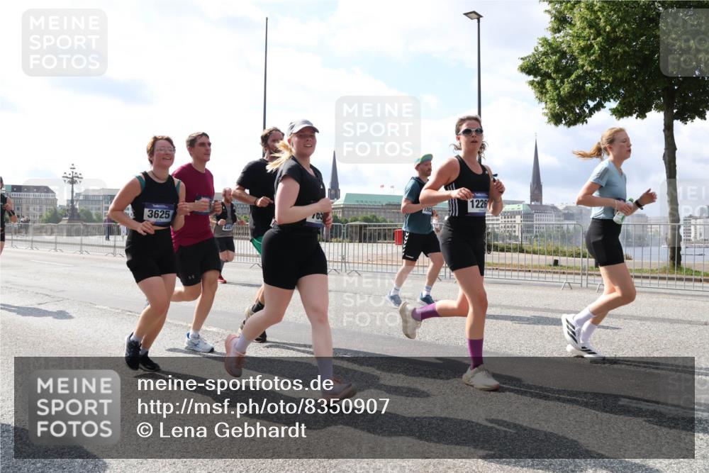 29.06.2025 - hella hamburg halbmarathon Lena Gebhardt http://msf.ph/oto/8350907 29.06.2025 10:01:07 Lombardsbrücke 3625, 6487, 1226, 1130, 1387, 1420, 1583, 1611, 1726, 2006, 2091, 2354, 2363, 2474, 2490, 2936, 3059, 3141, 3425, 3625, 3740, 3983, 4068, 4238, 4249, 4319, 4370, 4616, 4649, 4708, 5033, 5418, 5870, 6087, 6138, 6147, 0000, 6443, 6487, 6531, 6591, 6714, 6757, 6835, 6924, 7287, 7658, 7757, 7759, 7761, 7846, 8045, 8046, 8255, 8326, 8478, 8632, 8923, 9124, 9553, 9555, 9577, 9932, 10074, 10188, 10271, 10383, 10576, 11465 meine-sportfotos.de