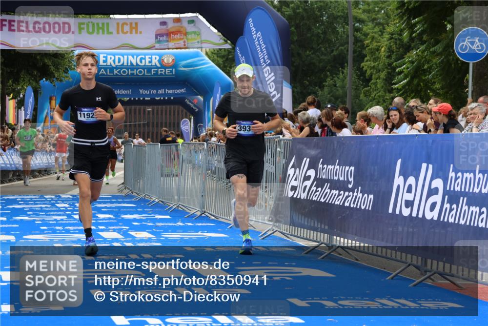 29.06.2025 - hella hamburg halbmarathon Strokosch-Dieckow http://msf.ph/oto/8350941 29.06.2025 10:31:50 Ziel 3935, 4698, 5187, 6619, 10927, 11199, 11929 meine-sportfotos.de