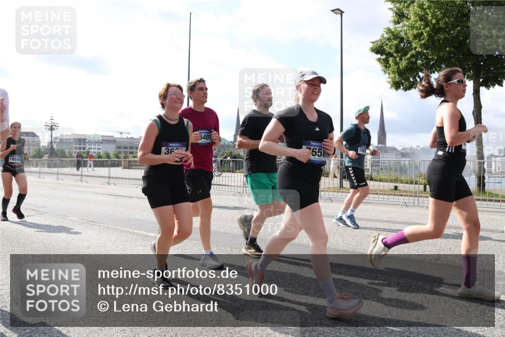 29.06.2025 - hella hamburg halbmarathon Lena Gebhardt http://msf.ph/oto/8351000 29.06.2025 10:01:08 Lombardsbrücke 16594, 36, 6401, 658, 1583, 1130, 1387, 1420, 1611, 1726, 2006, 2091, 2354, 2363, 2490, 2936, 3059, 3141, 3425, 3625, 3740, 3983, 4068, 4238, 4249, 4319, 4370, 4616, 4649, 4708, 5033, 5418, 5675, 5870, 6087, 6147, 0000, 6487, 6531, 6591, 6714, 6757, 6835, 6924, 7287, 7658, 7757, 7759, 7761, 7846, 8045, 8046, 8255, 8326, 8478, 8632, 8923, 9124, 9553, 9555, 9577, 9932, 10074, 10188, 10271, 10383, 10576, 11465 meine-sportfotos.de