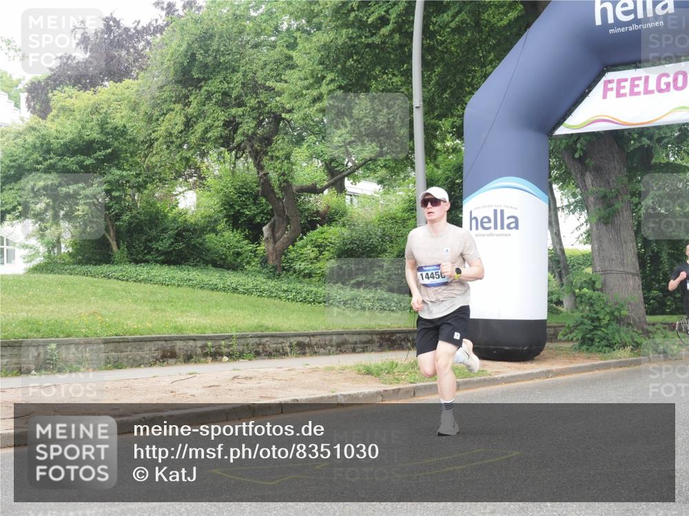 29.06.2025 - hella hamburg halbmarathon KatJ http://msf.ph/oto/8351030 29.06.2025 10:21:16 Zwischen KM18-KM19 3955, 4129, 5187 meine-sportfotos.de