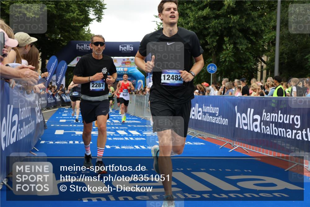 29.06.2025 - hella hamburg halbmarathon Strokosch-Dieckow http://msf.ph/oto/8351051 29.06.2025 10:52:43 Ziel 1657, 2287, 2346, 2444, 2670, 2814, 2910, 3952, 3999, 5077, 5116, 5169, 5194, 7475, 8172, 9065, 9163, 9869, 10115, 10811, 11217, 11459, 11689, 11992, 12450, 12482, 13051, 14122, 14198, 14286, 14805, 16467, 17198, 18331, 19244 meine-sportfotos.de