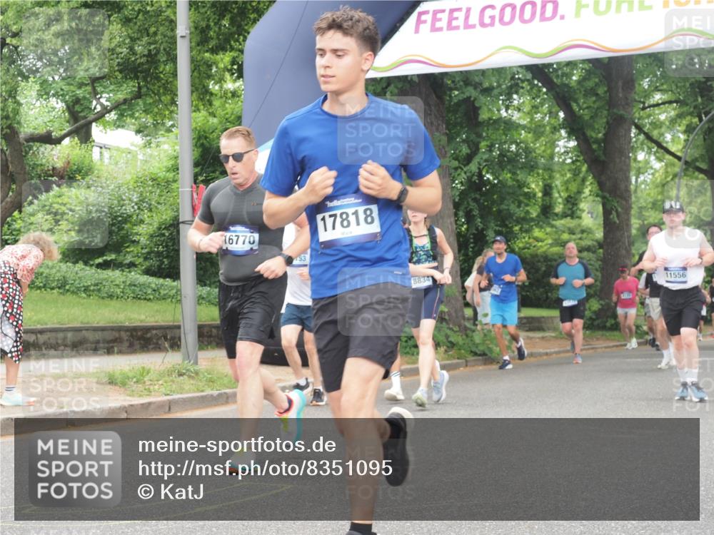 29.06.2025 - hella hamburg halbmarathon KatJ http://msf.ph/oto/8351095 29.06.2025 10:50:54 Zwischen KM18-KM19 1212, 1531, 4945 meine-sportfotos.de