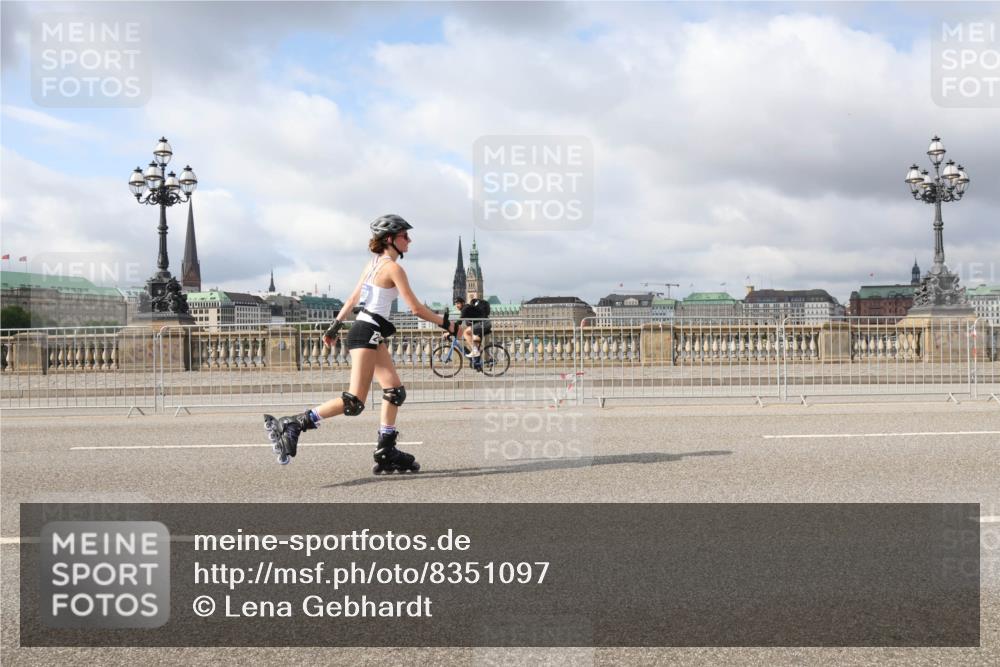 29.06.2025 - hella hamburg halbmarathon Lena Gebhardt http://msf.ph/oto/8351097 29.06.2025 09:09:24 Lombardsbrücke  meine-sportfotos.de