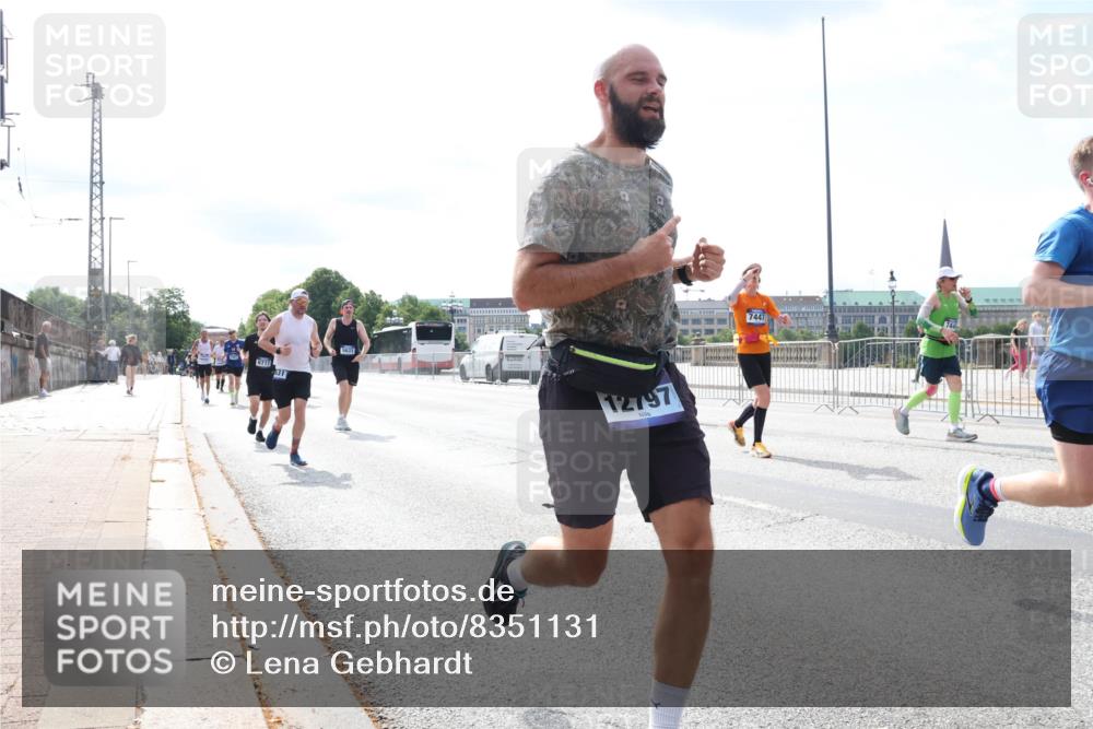29.06.2025 - hella hamburg halbmarathon Lena Gebhardt http://msf.ph/oto/8351131 29.06.2025 10:13:46 Lombardsbrücke 6717, 531, 5631, 12797, 7447, 1007, 1131, 1480, 1859, 2055, 2359, 2721, 2904, 2961, 2987, 3729, 4001, 4187, 4795, 4950, 4962, 5232, 5546, 5631, 5719, 6026, 6710, 6717, 6724, 7346, 7446, 7447, 7460, 7462, 7913, 8279, 8673, 9128, 9527, 9612, 9631, 10442, 10443, 10977, 11441, 11987, 12313, 12492, 12797, 12928, 12929, 13331, 13928, 15085, 15482, 15663, 15721, 15722, 15922, 16491, 17439, 17472, 17474, 17985, 18041, 18222, 18231 meine-sportfotos.de